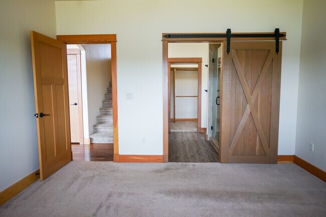 Building Photo - One Month's Free Rent