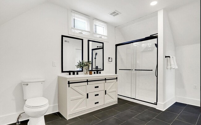 Building Photo - 3 Bed Home Accepting section 8 housing vouchers!