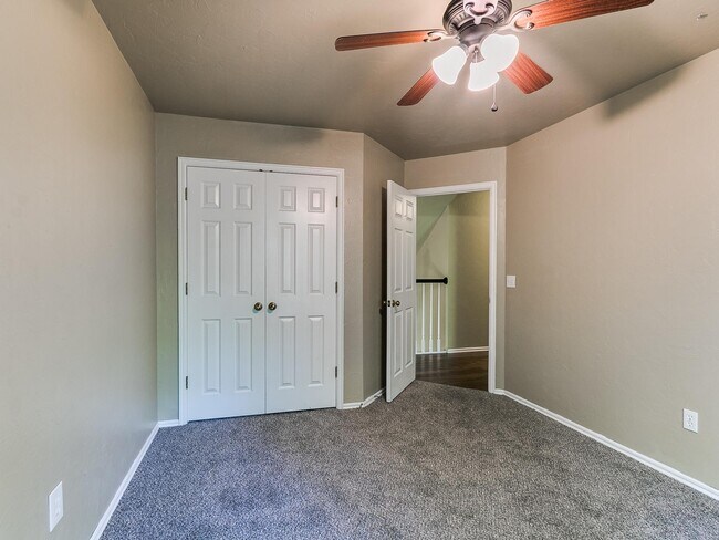 Building Photo - 1815 Chelsea Dr