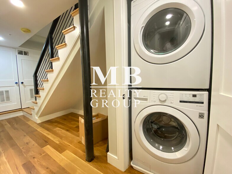 Building Photo - 199 Boylston St