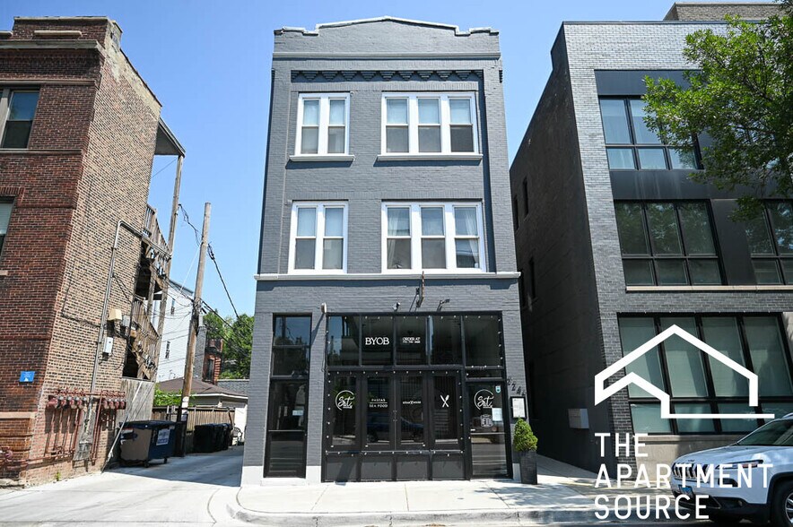 Building Photo - 2246 W Armitage Ave