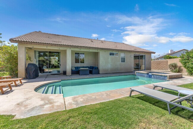 Building Photo - 47383 Bahama Ct
