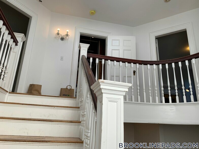 Building Photo - 1726 Beacon St