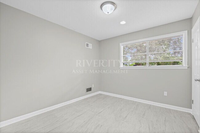 Building Photo - A Whitehaven Gem!!! Section 8 Welcomed !!!!!!!
