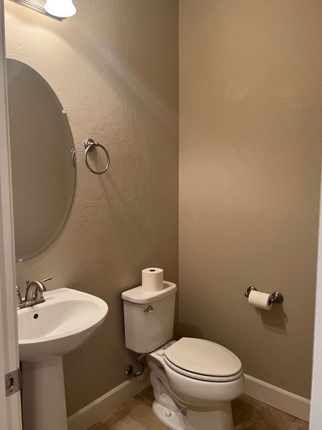 Building Photo - Charming 3 bedroom 2 bathroom with an office, located in Quail Run