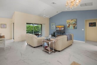 Building Photo - Cute and Cozy Furnished Family home on the Island..Available NOW. Reduced to $3,500/mo