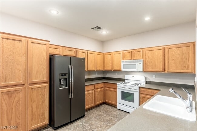 Building Photo - 1274 Willow Village Ave