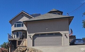 Building Photo - Custom 4 bedroom 3 bath in Hidden Valley Lake