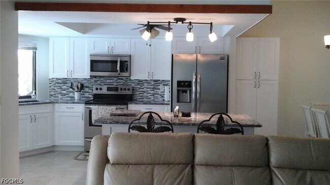 Building Photo - 4011 SW 2nd Ave