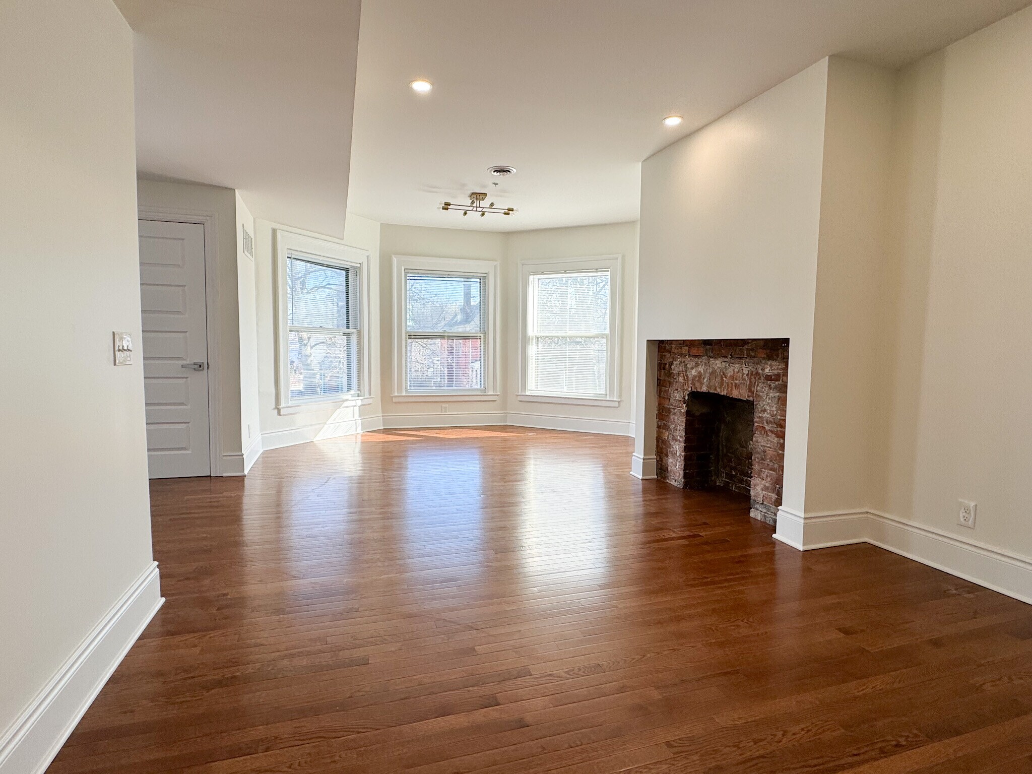 Building Photo - 446 Linwood Ave