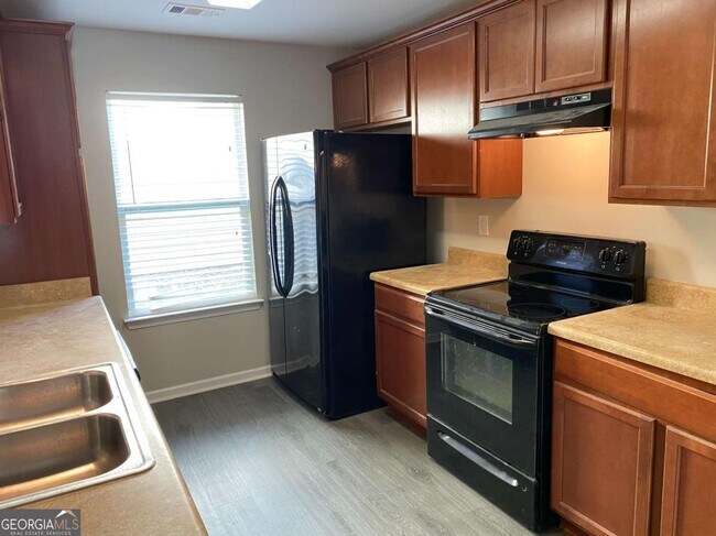 Building Photo - 701 Walnut Woods Dr