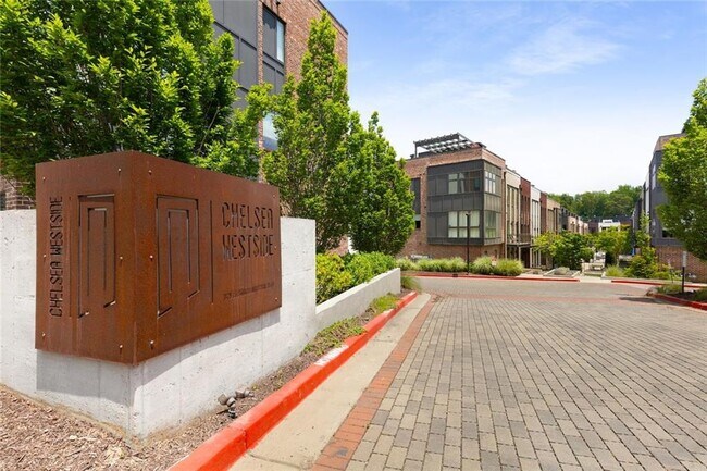 Building Photo - 1300 Chelsea Cir NW