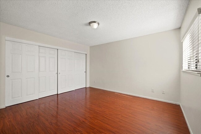 Building Photo - 2 bd, 2 bth Condo Ideal Summerlin location