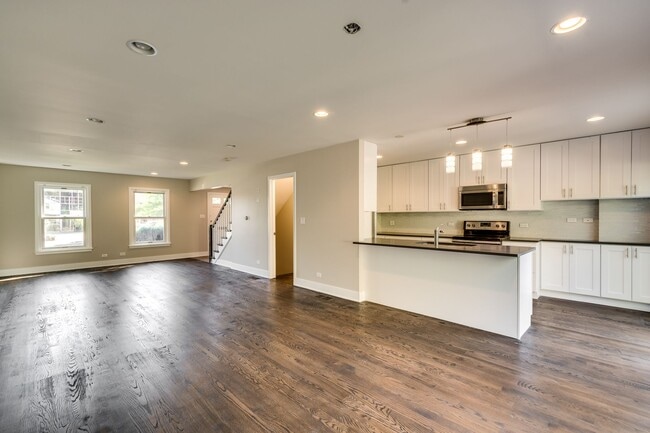 Building Photo - Trevian Townhomes