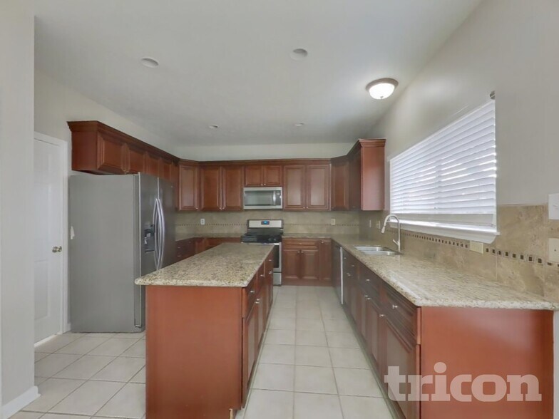 Building Photo - 5911 Klamath Falls Ct