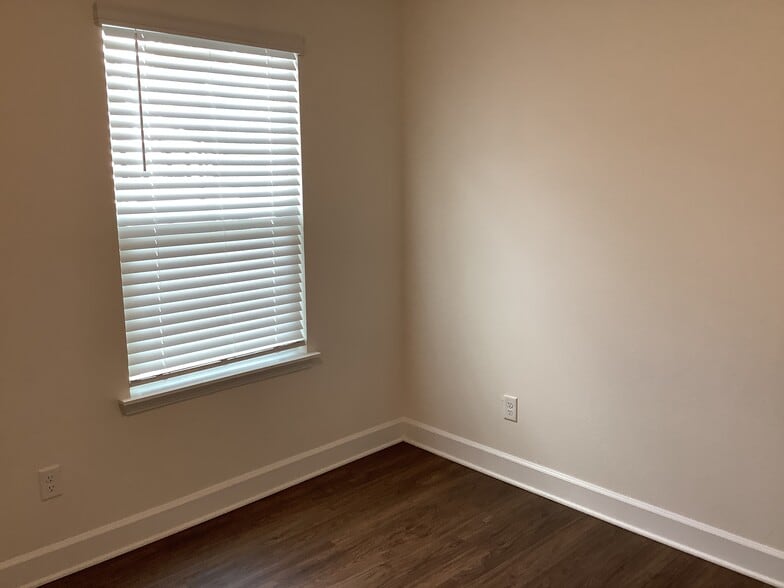 Building Photo - 10327 Watercrest Ct