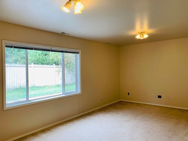 Building Photo - Issaquah 4 bd 3 bath single family house f...