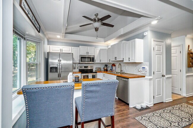 Building Photo - 3434 Castlebury Dr