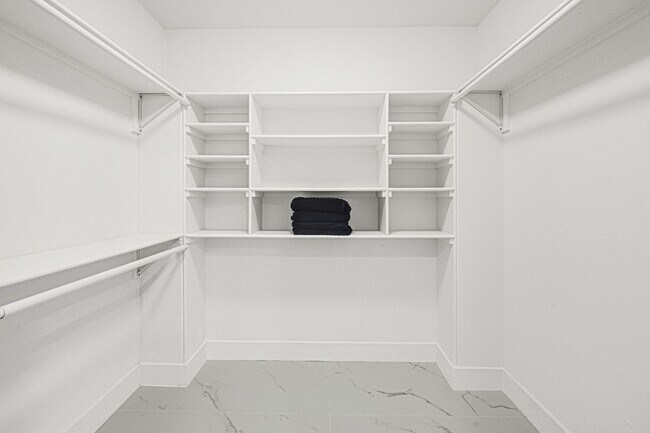 Building Photo - 2415 Moss Hill Dr