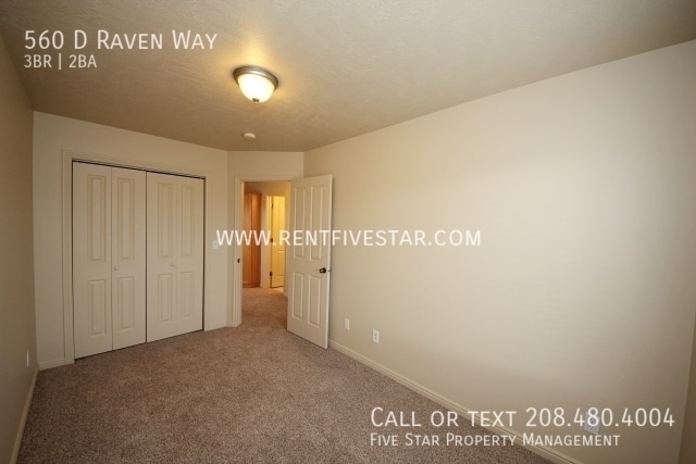 Building Photo - 560 Raven Way