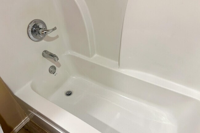 Building Photo - 1507 E 14th St