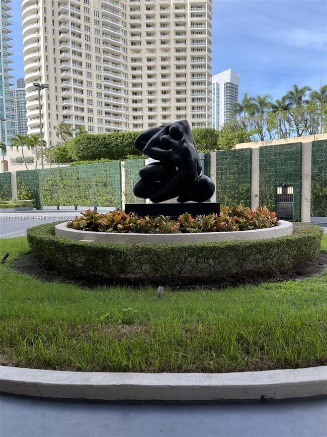 Building Photo - 540 Brickell Key Dr