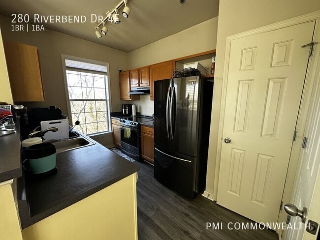 Building Photo - 280 Riverbend Dr