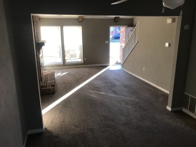 Building Photo - 455-457 Maple Grove Way