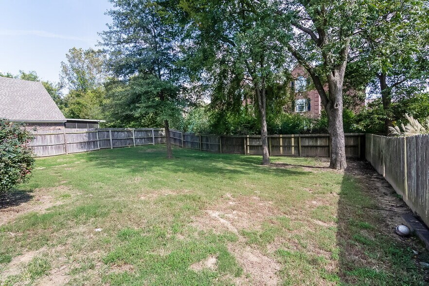 Building Photo - 7366 Pecan Meadow Dr E