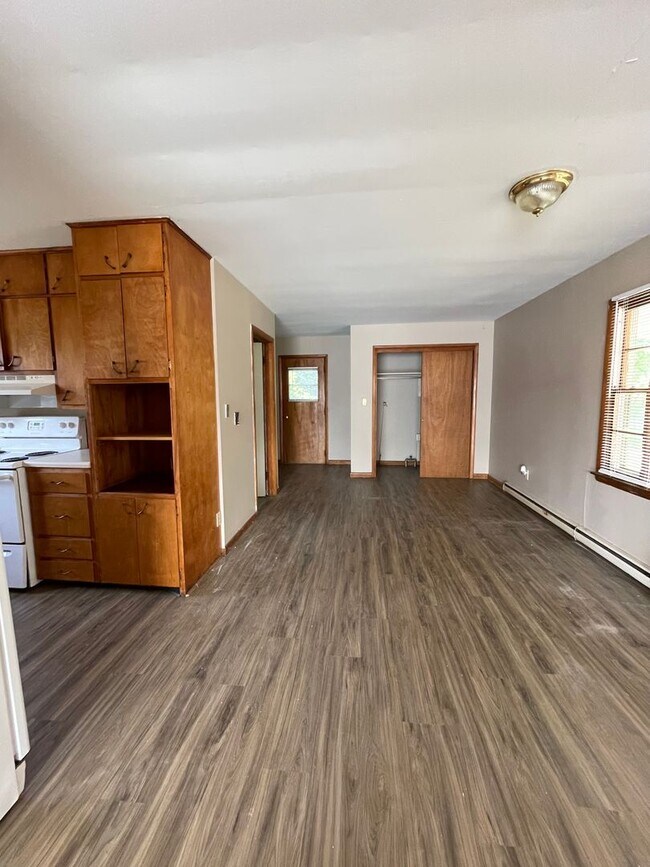 Building Photo - Two Bedroom in Delphi - Available in October