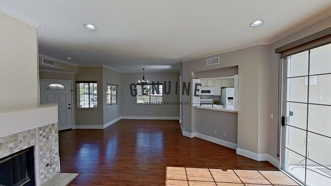 Building Photo - Dual Master Two Bedroom Townhouse in Gated...