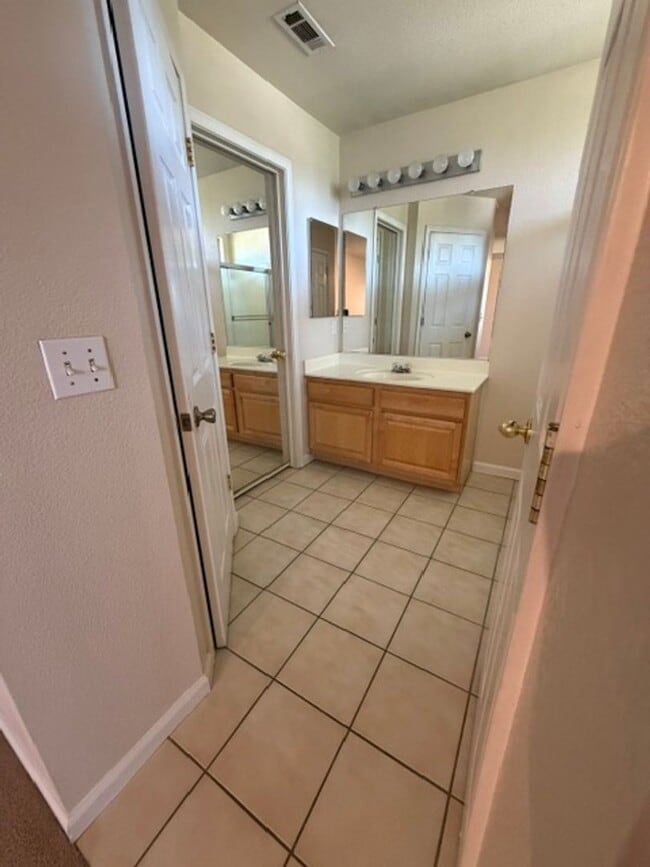 Building Photo - REDUCED!! 4 Bedroom, 2.5 Bath Home For Rent