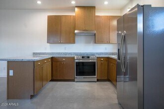 Building Photo - 2006 W Madison St