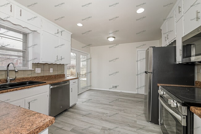 Building Photo - 9410 E 81st St