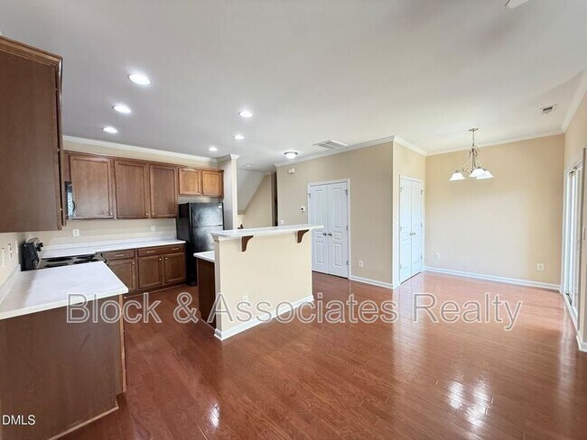Building Photo - 705 Keystone Park Dr