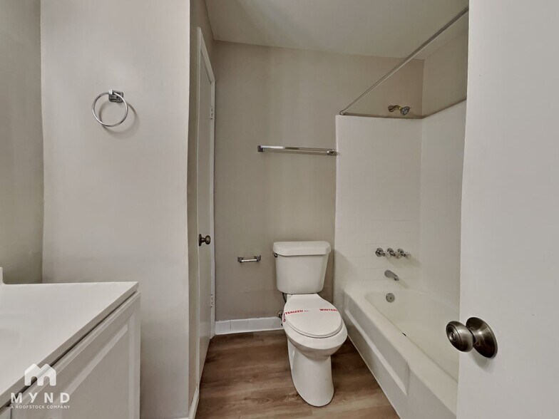 Building Photo - 255 Bellwood Ln
