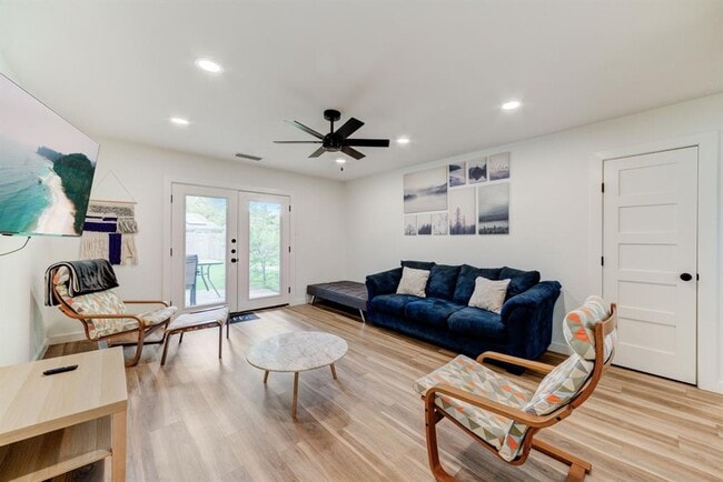 Building Photo - 4405 Button Bend Cir