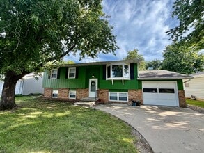 Building Photo - 1827 Jacobssen Dr