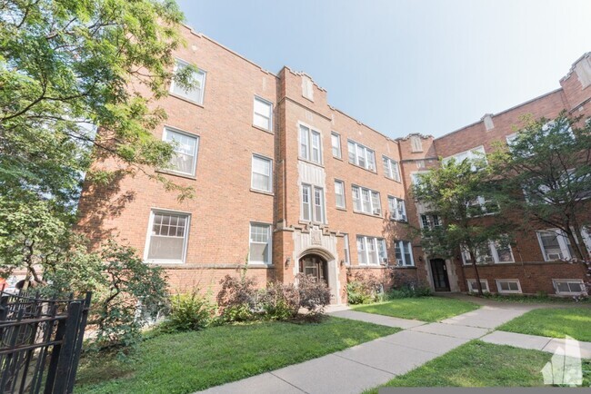 Building Photo - 1825 W Foster Ave