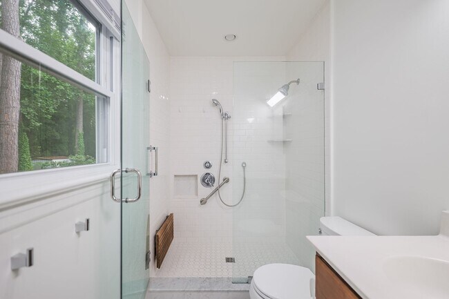 Building Photo - Great Renovated Duplex Flat for rent in We...