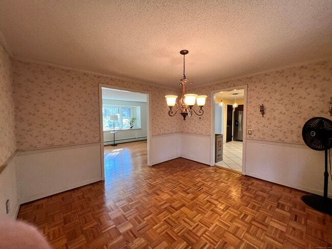 Building Photo - 12 Hilltop Dr