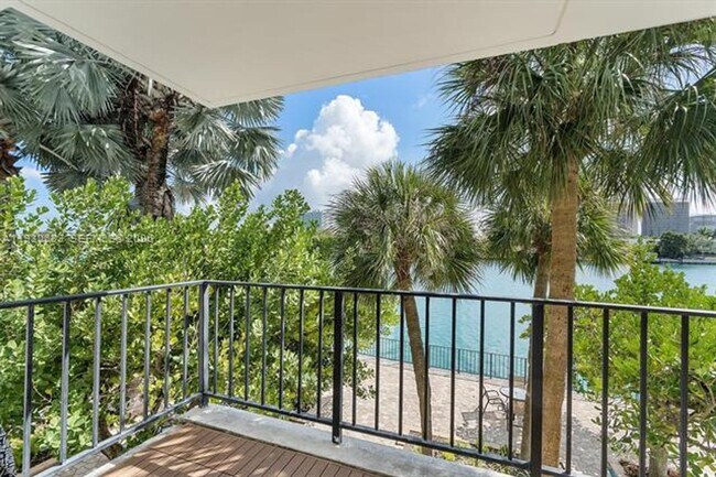 Building Photo - 10101 E Bay Harbor Dr