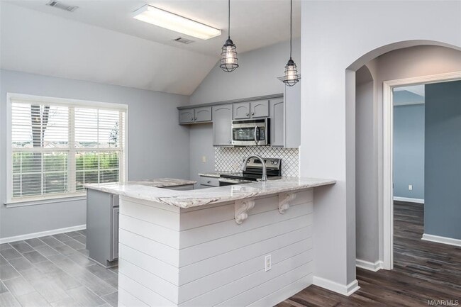 Building Photo - 9025 Saw Tooth Loop