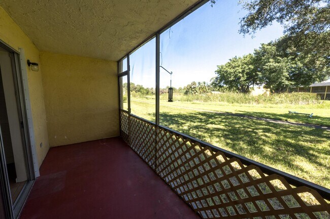 Building Photo - 1809 Meadows Cir W