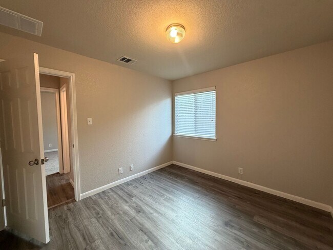 Building Photo - Lovely 3/2 in Gardens of Ranch Estates, NBTX