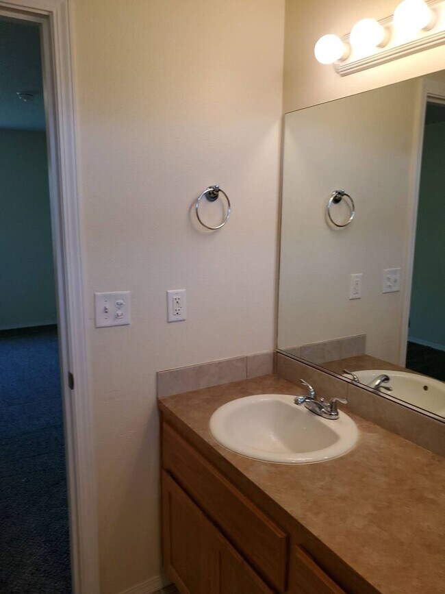 Building Photo - 460 Laguna Dr