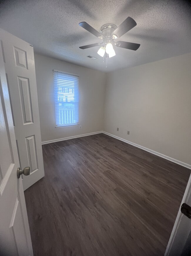 Building Photo - 1441 Bailey Cir