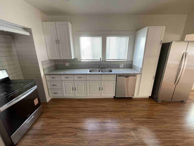 Building Photo - UNIQUE SHERMAN OAKS PROPERTY WITH ALL UTILITIES INCLUDED!