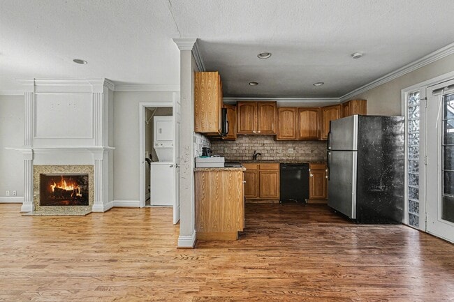 Building Photo - 5222 Fleetwood Oaks Ave