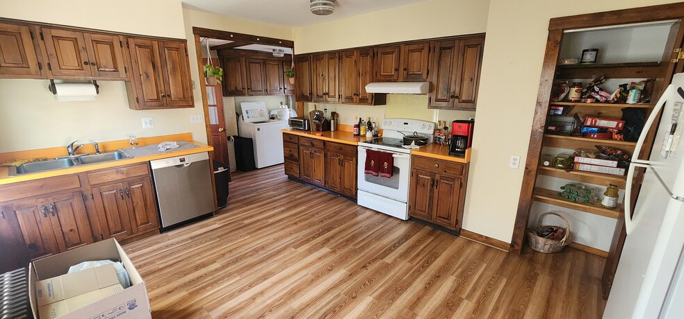 Kitchen - 67 Maple St